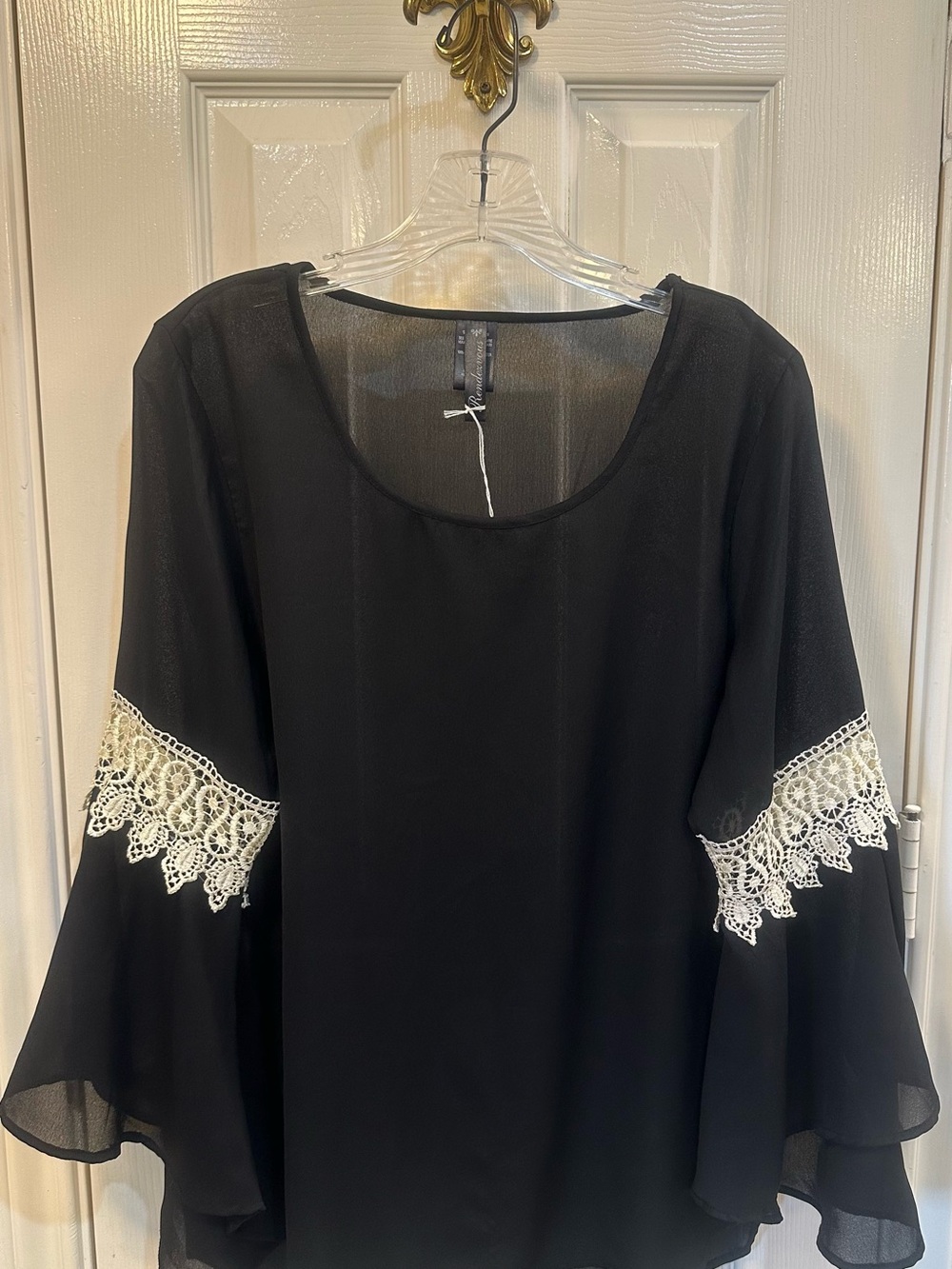 Rendezvous Black Sheer Hi-Lo Blouse Crochet Lace Tiered Bell Sleeve Medium